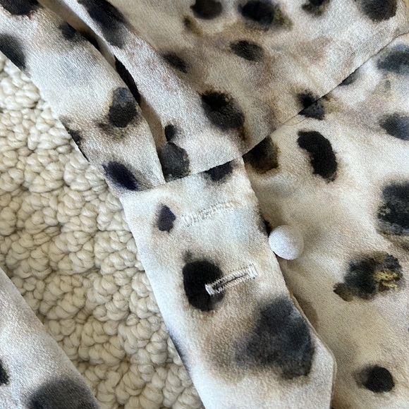 EUC 100% silk Ecru brand blouse size Small - Picture 13 of 13